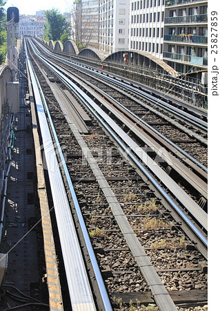 パリ:エッフェル塔最寄のビラケム駅 パリ:エッフェル塔最寄のビラケム駅 25827859