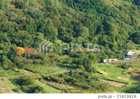 水郡線「１０月下旬の山間俯瞰風景」 25829826
