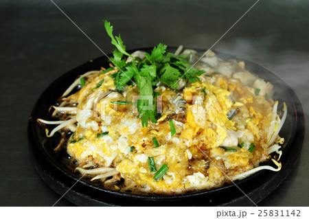 Fried oysters egg and bean sprouts Fried oysters egg and bean sprouts 25831142
