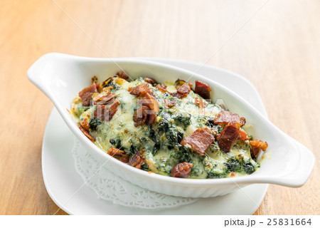 Baked spinach with cheese Baked spinach with cheese 25831664