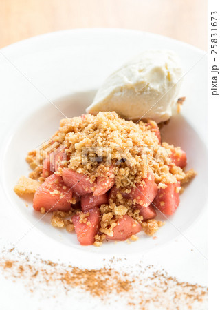 apple crumble 25831673
