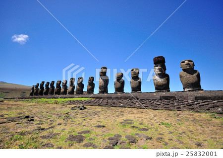 アフ・トンガリキ イースター島 モアイ アフ・トンガリキ イースター島 モアイ 25832001