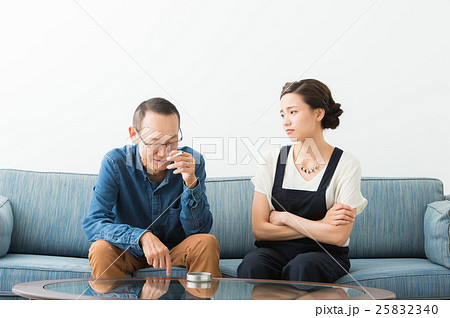 喫煙者と非喫煙者 25832340