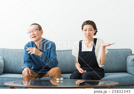 喫煙者と非喫煙者 25832345