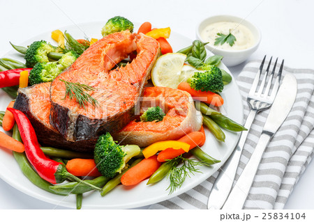 Crispy roasted salmon steak 25834104