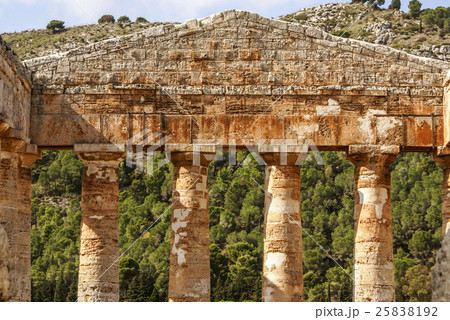 greek temple in the ancient city of Segesta,Sicily 25838192