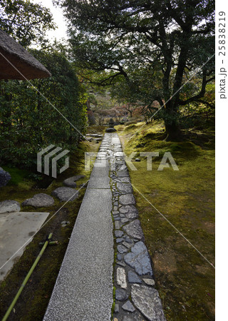 桂離宮　外腰掛前の「行の延段」 25838219