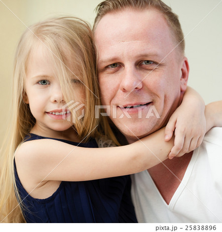 Father and daughter 25838896
