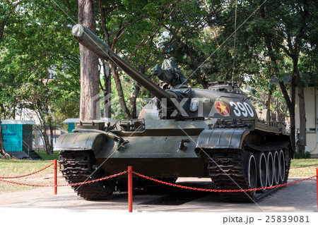 ベトナムのホーチミン市にある統一会堂に置かれている中国製のT59型戦車 25839081