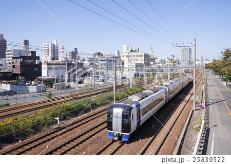 名古屋市熱田区都市風景 熱田区六野二丁目の歩道橋から 名鉄2000系を望む 名古屋市熱田区都市風景 熱田区六野二丁目の歩道橋から 名鉄2000系を望む 25839522