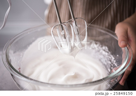 メレンゲ(砂糖入りの状態) メレンゲ(砂糖入りの状態) 25849150