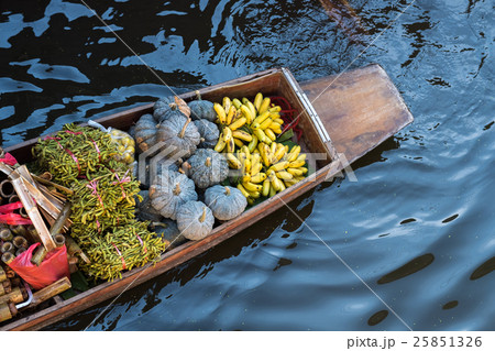 Damnoen Saduak floating market Thailand. 25851326