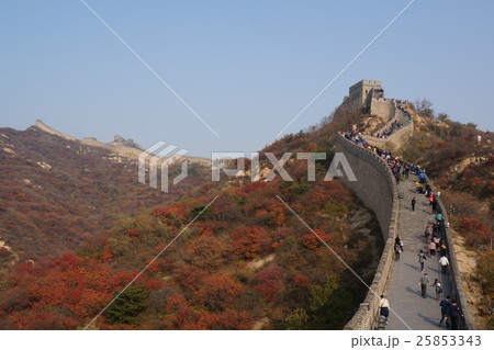 紅葉に染まる万里の長城 25853343