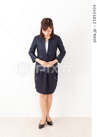 お辞儀する女性 ビジネス お辞儀する女性 ビジネス 25853434