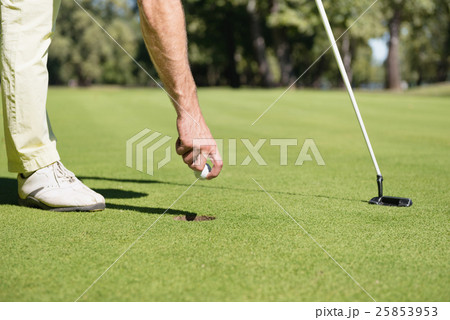 Successfull putting shot Successfull putting shot 25853953