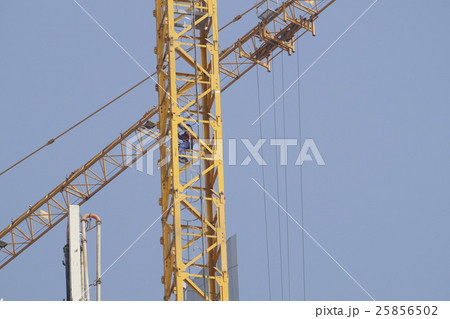 crane to build 25856502