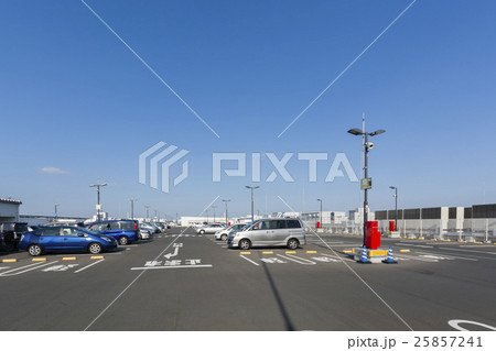 大型ショッピングモールの屋上 25857241