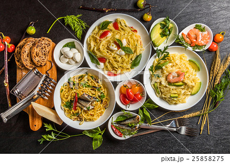 イタリア食材 生パスタ Raw pasta and Italian ingredients イタリア食材 生パスタ Raw pasta and Italian ingredients 25858275