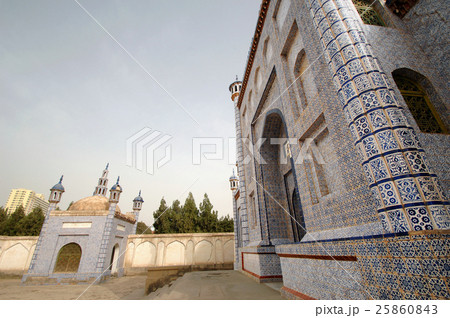 ユースフ･ハーッス･ハージブの墓（玉素甫・哈斯・哈吉甫墓） 25860843