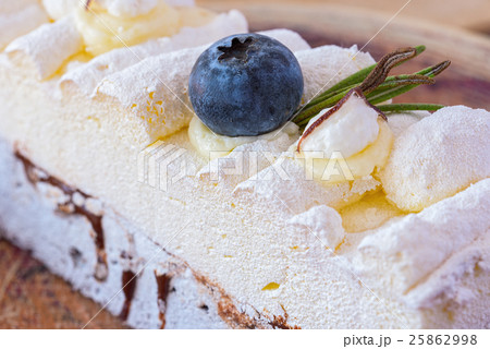 White cake with berries White cake with berries 25862998