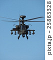 千葉県船橋市の習志野駐屯地で新春に行われる降下訓練始めで飛行する攻撃ヘリコプター 25863328