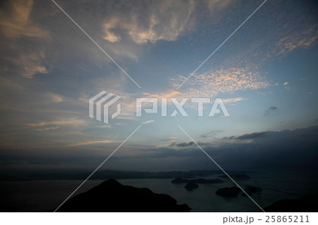 亀老山から見た瀬戸内海の夕景 亀老山から見た瀬戸内海の夕景 25865211
