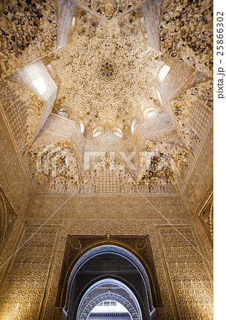 アルハンブラ宮殿 天井装飾（スペイン・グラナダ） 25866302