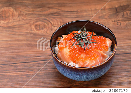 サーモンといくらの親子丼 25867176