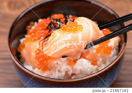 サーモンといくらの親子丼 サーモンといくらの親子丼 25867182