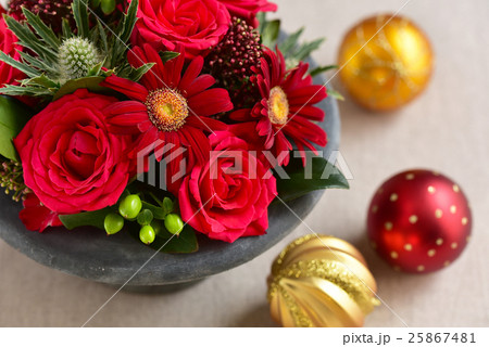 クリスマスのフラワーアレンジ 25867481