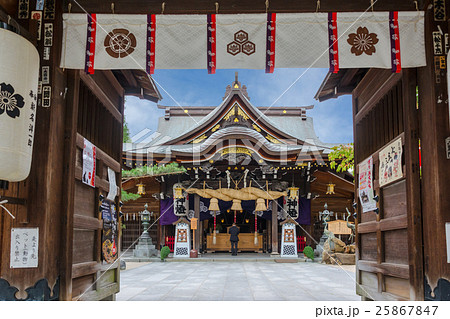 櫛田神社神門から見る拝殿 25867847