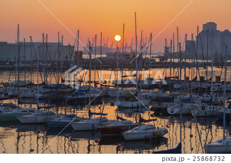 早朝のヨットハーバー 1 早朝のヨットハーバー 1 25868732