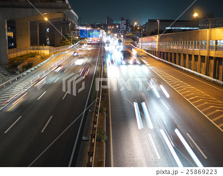 夜間の道路（国道23号線-名古屋南ジャンクション付近） 25869223