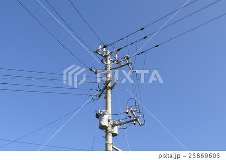 電線と電柱(電信柱) 電線と電柱(電信柱) 25869605
