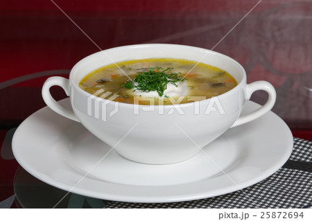 Hot plate with fat onion soup 25872694