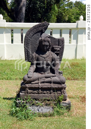 Ancient sculpture of Buddha   25872816