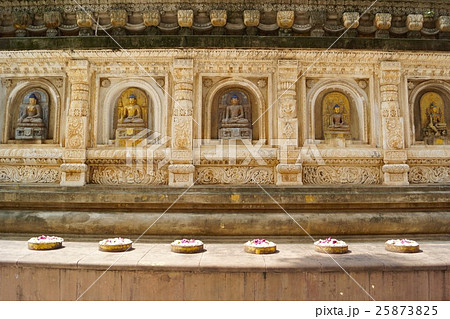 インド　ブッダガヤ　マハボディ寺院 25873825