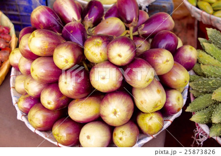 インド　道端　野菜 25873826