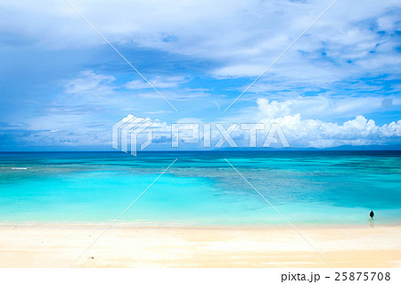 日本一綺麗なビーチ「ニシ浜」 沖縄県八重山諸島の波照間島 ニシハマ 