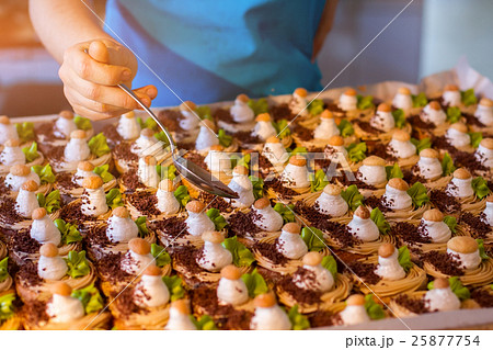 Desserts with chocolate crumbs. 25877754