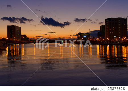 夕焼けの幣舞橋と周囲の景観 夕焼けの幣舞橋と周囲の景観 25877828