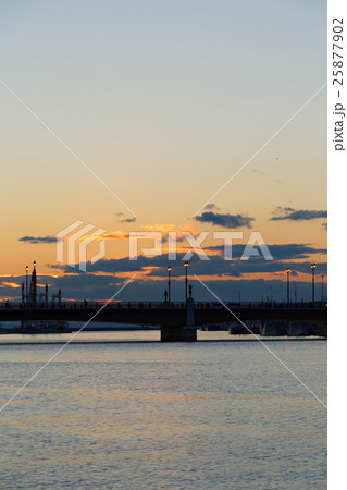 夕暮れの幣舞橋 25877902