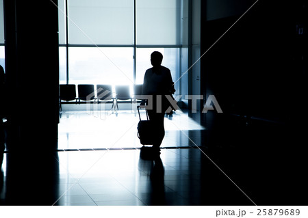 空港　ビジネスマン 25879689