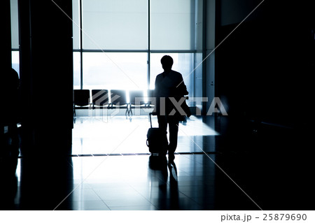 空港　ビジネスマン 25879690