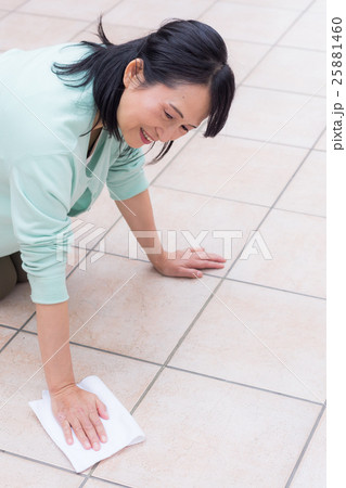 ミドル 女性 ミドル 女性 25881460