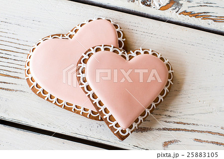 Pair of heart-shaped biscuits. 25883105