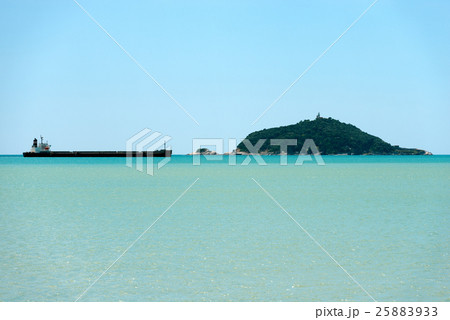 Empty Bulk Carrier in the Gulf of La Spezia Italy Empty Bulk Carrier in the Gulf of La Spezia Italy 25883933