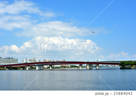 大井ふ頭と京浜島間に架かる京浜大橋 25884042
