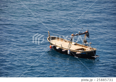 Small boat 25885731
