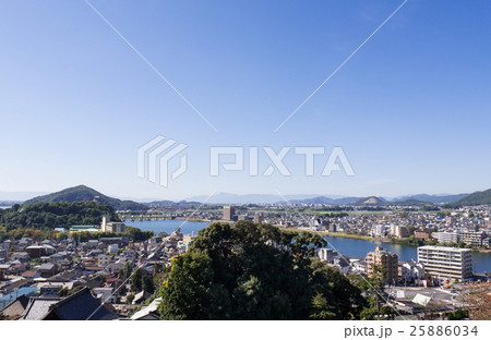 成田山からの眺め　犬山城と犬山市街と木曽川と鵜沼市 25886034